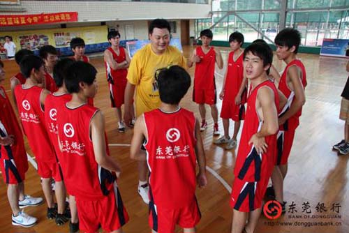 商业银行 银行业 《银行家》 东莞商业银行 篮球明星 篮球训练班 刘晓宇 2011夏令营 东莞篮球夏令营